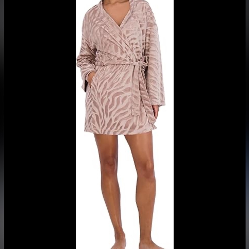 Steve Madden Women's Bathrobe Luxury Soft Velour Long Sleeve Robe with Pockets S